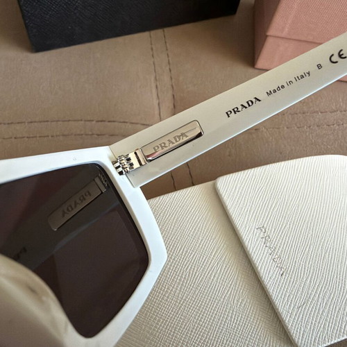 Prada SPR24Y sunglasses like new, white frame, unisex