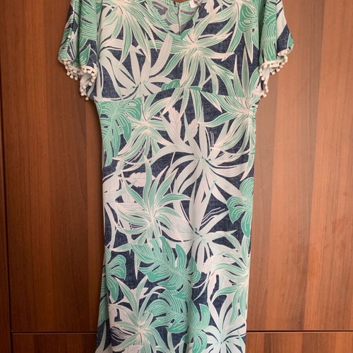 Beach dress with floral print like new, white and green, size M