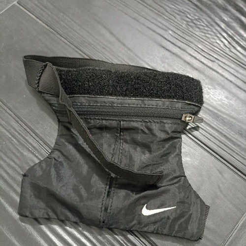 Nike black running armband with zipper pocket, 13x13 cm