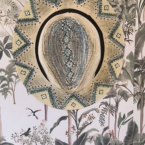 Hat like new, size L