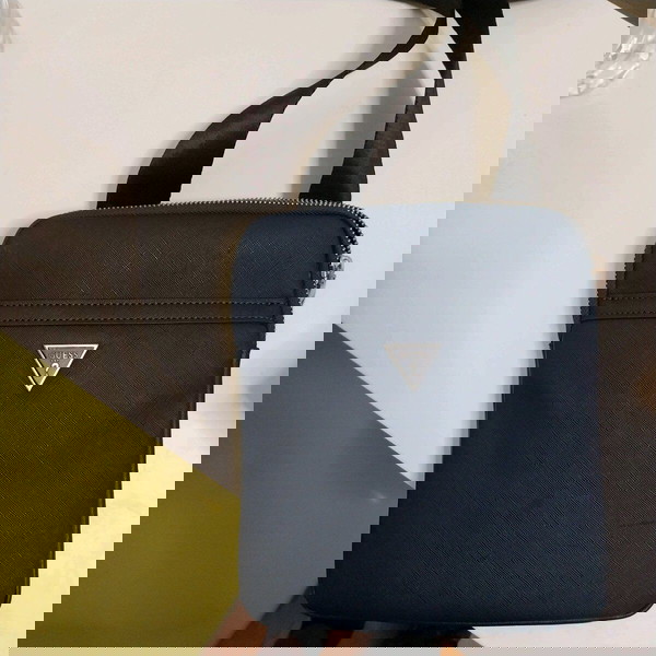 τσαντακι μπλε GUESS
