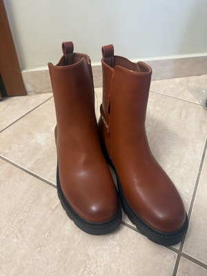 Women's boots brown like new, size 39