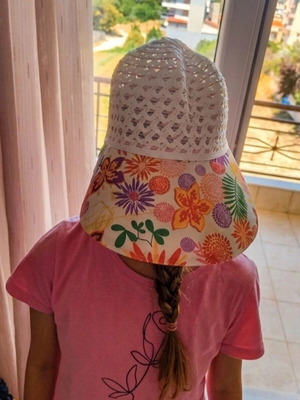 Children's hat with flowers used, size L, straw mesh and floral brim
