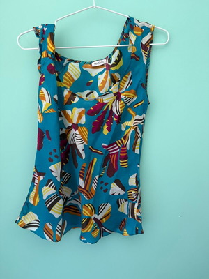 Max&Co. silk printed sleeveless top like new, floral pattern