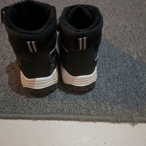 Waterproof boots with fur lining, like new, size 30