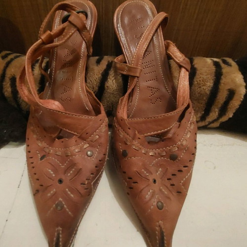 Hispanitas leather vintage tan shoes with straps size 39 used