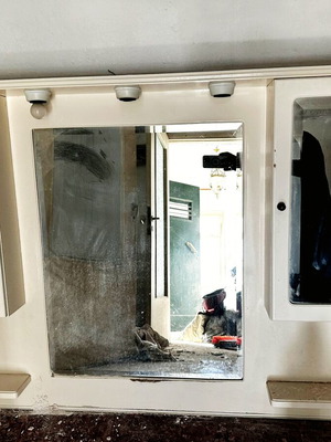 Έπιπλο με καθρέφτη κρεμαστό τουαλέτας μεταχειρισμένο