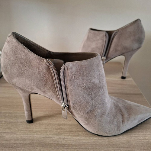 Nine West gray ankle boots used with zipper, size 38