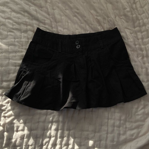 United Colors of Benetton black pleated skirt like new, size L