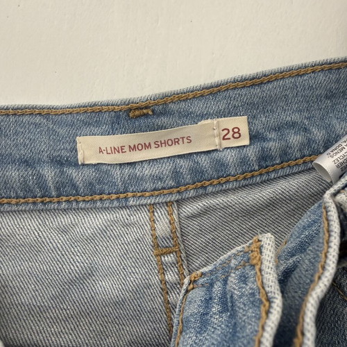 Levi's denim mom shorts used, size 28 waist UK 36-38 EU