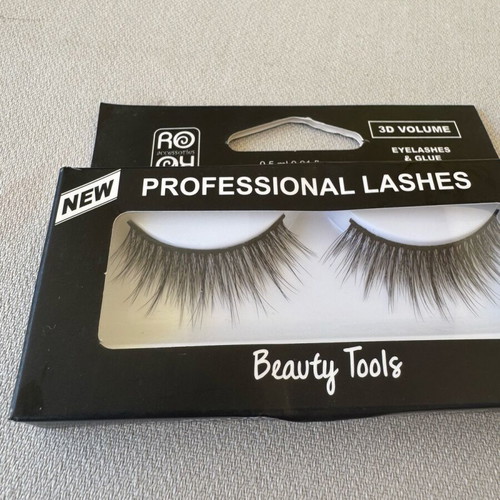3D Volume Eyelashes new with glue