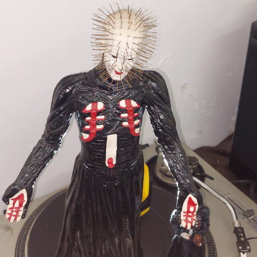 Hellraiser Pinhead collector's set 47cm vinyl and 18cm NECA figure like new
