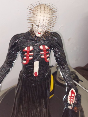 Hellraiser Pinhead collector's set 47cm vinyl and 18cm NECA figure like new
