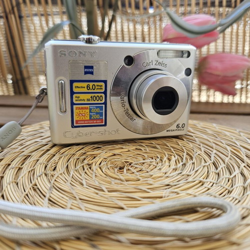 Sony Cyber-shot DSC-W30 digital camera bundle like new