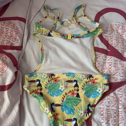 Girls' swimwear set used, 4 pieces with hat, age 8