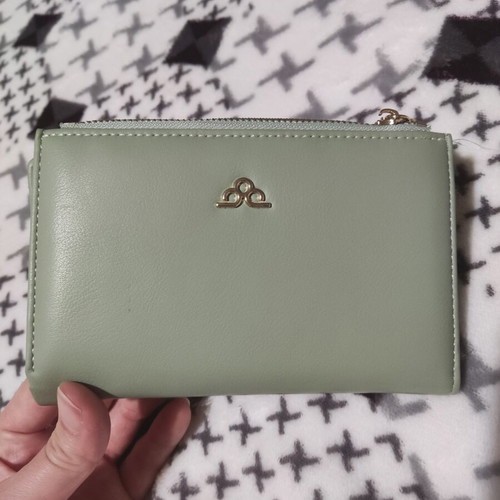 Wallet new, in a very nice color