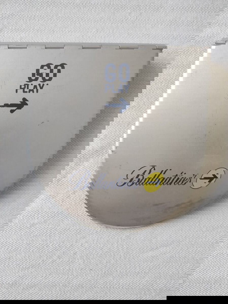  sillektiki Ballantines metalliki thiki gia CDs ntosie