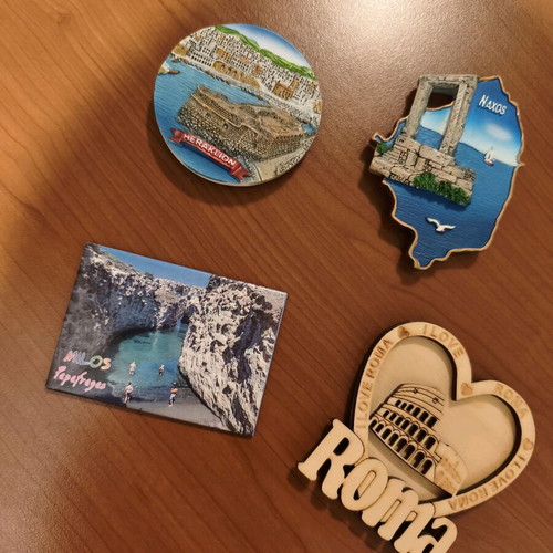 Souvenir magnets like new