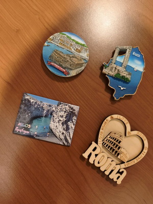 Souvenir magnets like new