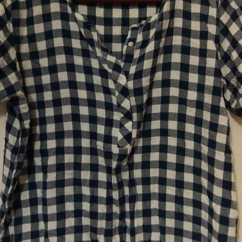 Stradivarius medium short checkered shirt like new, white and blue