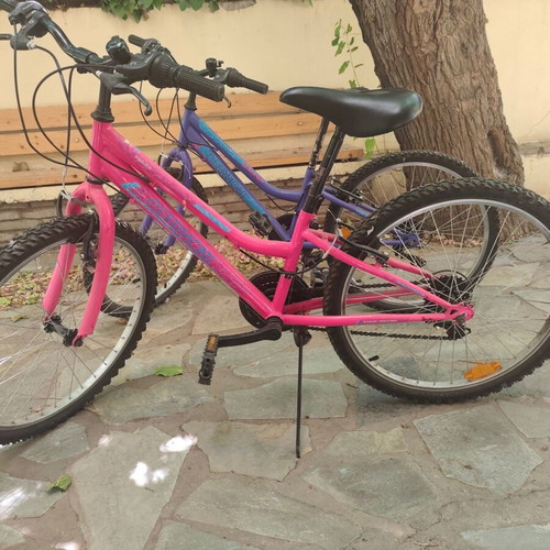 Pink mountain bike like new with V-Brakes