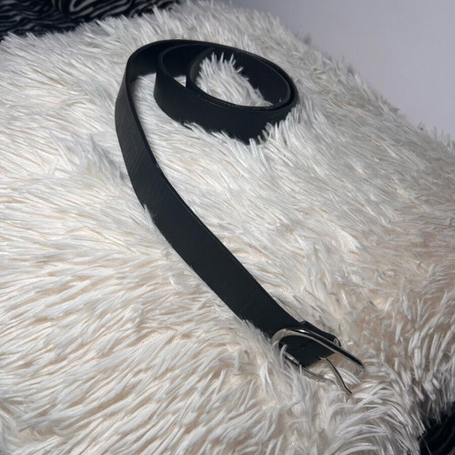 Black belt with silver detail like new
