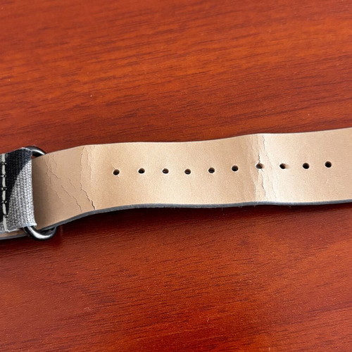 Thorton 9004121 watch like new with fabric strap and 30m water resistance