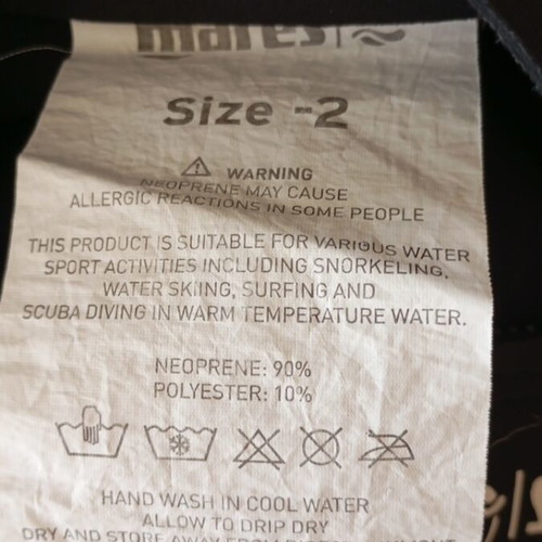 Mares Junior wetsuit 2.5cm size 2 like new for water sports
