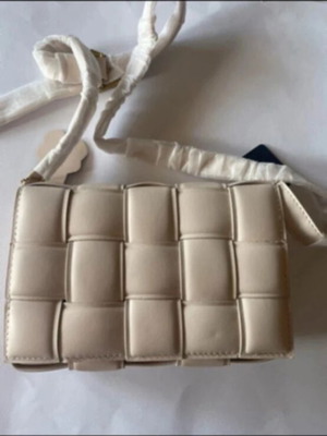 Quilted shoulder bag new in ecru and black