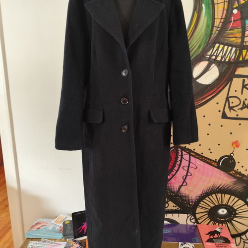 Classic women's coat size L but fits S, black, new