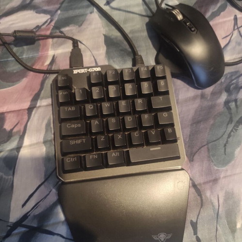 Spirit of Gamer Xpert G700 Gaming KeyPad and Mouse like new
