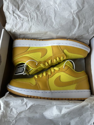 Nike Air Jordan 1 Low Yellow Strike Pollen Women’s Size 40 New