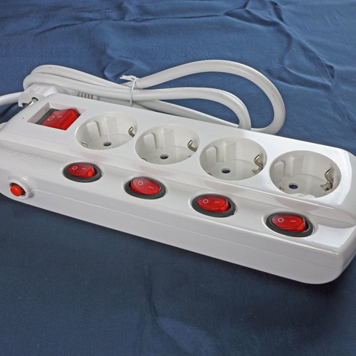 Power strip 4 outlets with switches new