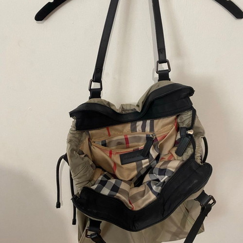 Burberry τσάντα ώμου από καμβά και νάιλον μεταχειρισμένη, μπεζ καφέ