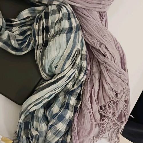 Set of 2 scarves like new, multicolored