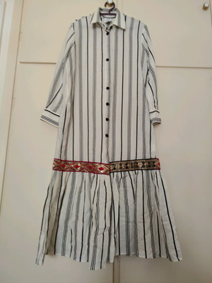 Φόρεμα Manolo μάξι σαν καινούργιο με boho κέντημα και κάθετες ρίγες, μέγεθος M