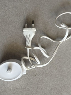 Oral B electric toothbrush charger like new