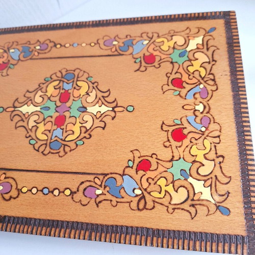 Wooden box like new with inlays and traditional Bulgarian motifs