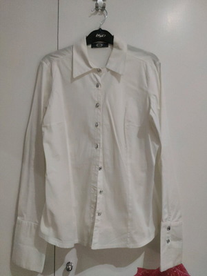 White shirt like new with silver buttons size L