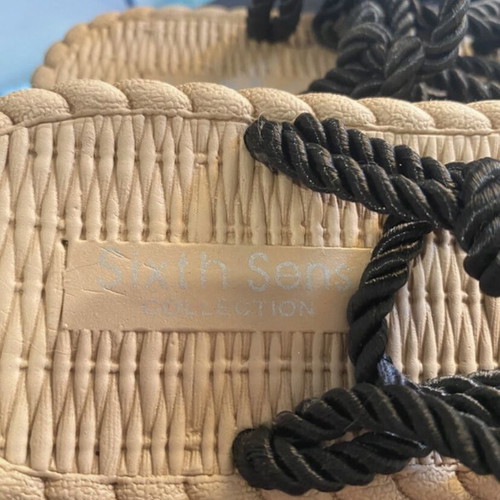 Sandals with black rope ties like new, versatile wear