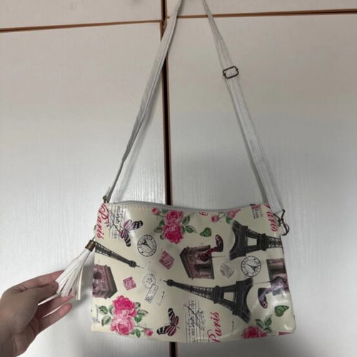 Children's crossbody bag with Eiffel Tower design like new, beige
