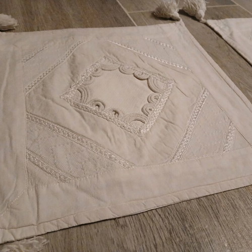 Vintage beige pillowcases used, set of 2, 40 cm with tassels