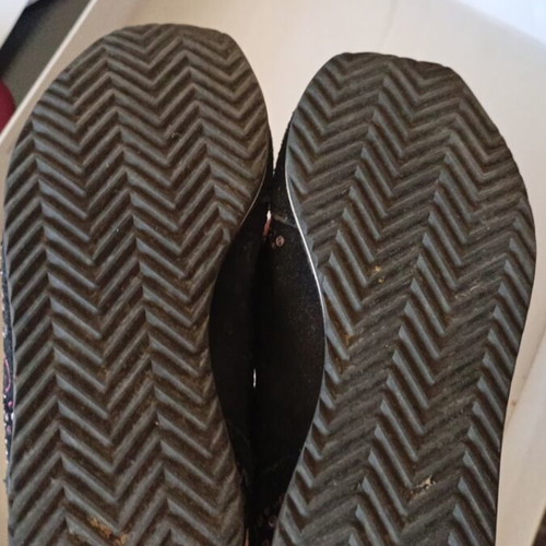 Guess No24 athletic shoes black with rhinestones, like new