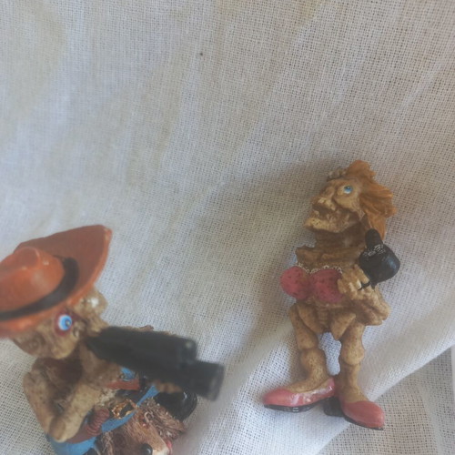 Vintage set of 8 resin figurines 6 cm, 80's-90's