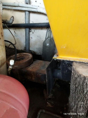 Σιλό πέλλετ και βιομάζας με κοχλίες