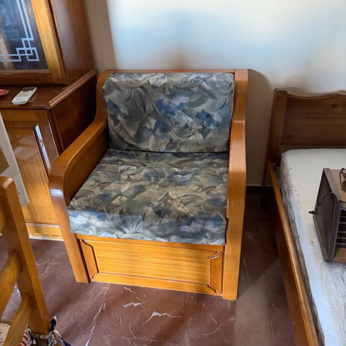 Living room set like new with three-seat sofa, two armchairs and table
