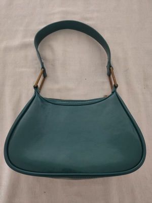 Green Handbag Pull and Bear like new