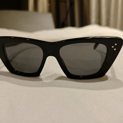 Celine40187I sunglasses like new, black