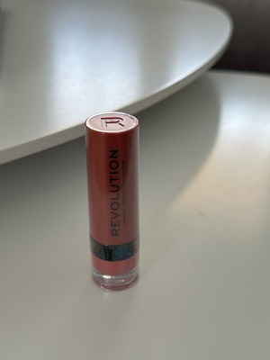 Revolution matte lipstick new, shade 106 Glorified