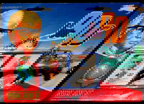Special Agent Kit Joe 90 to kouti echi anichti, ta antikimena omos paramenoun achrisimopiita ke echoun filachti sto kouti tous. timi 6 evro